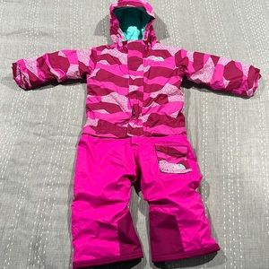 Toddler Northface Kids’ Freedom Snowsuit- excellent condition- worn twice